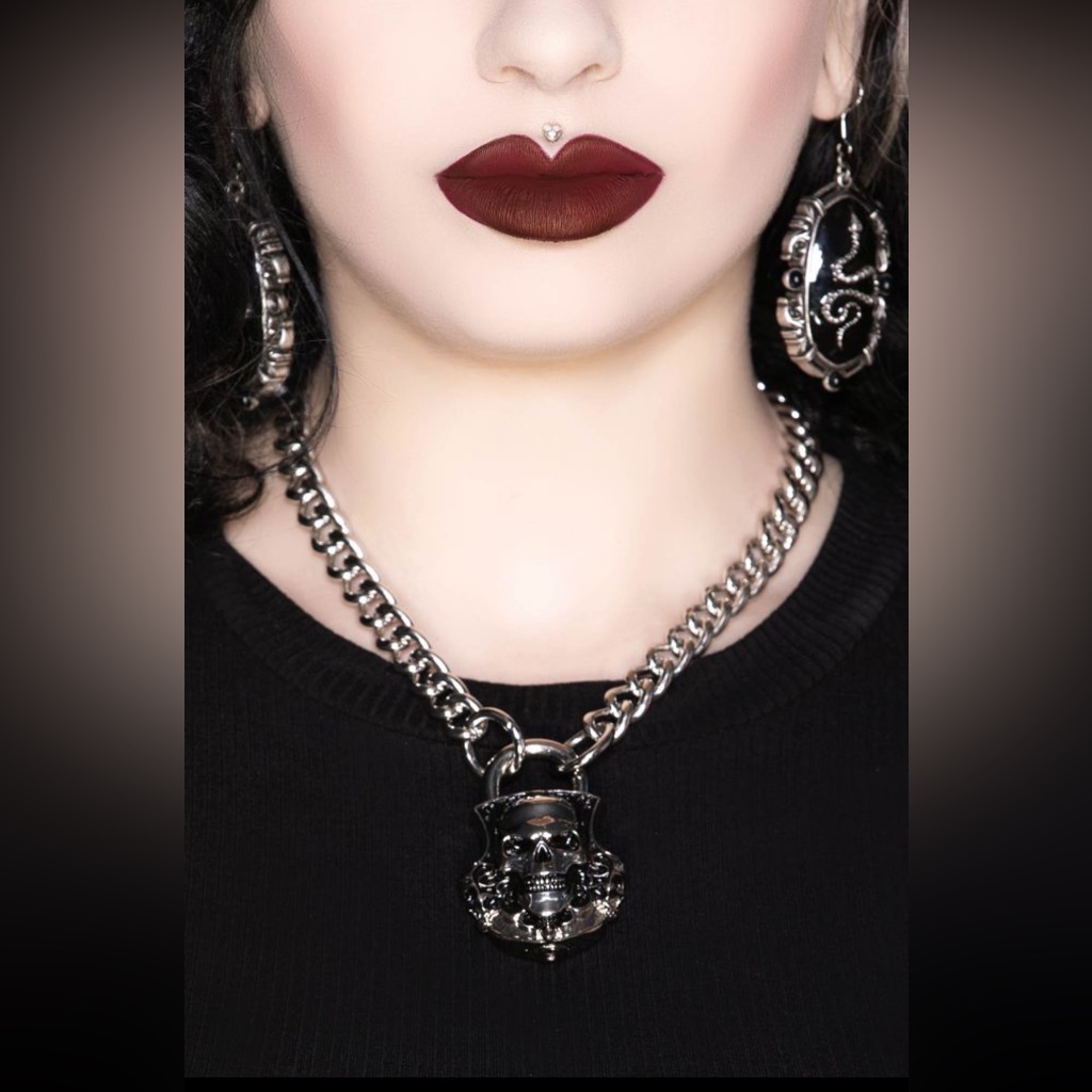 Nwot Killstar Lock Me Up Fully Adjustable Metal Alloy Skull Accent Necklace 33$